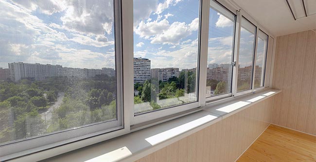Чем застеклить балкон: ПВХ или алюминием Троицк