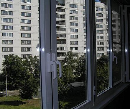 установка пластиковых окон на балконе Троицк
